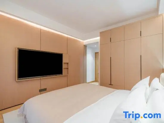 2 Bedrooms Suite with courtyard view