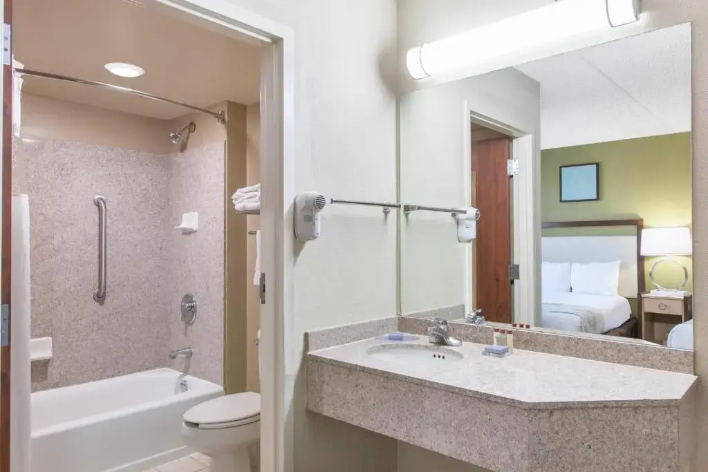 Hawthorn Suites by Wyndham Midwest City Tinker AFB - Chambres