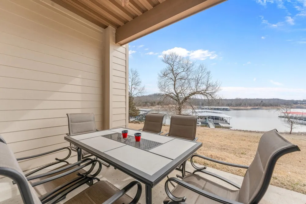 On The Rocks 3 Bedroom Condo by RedAwning