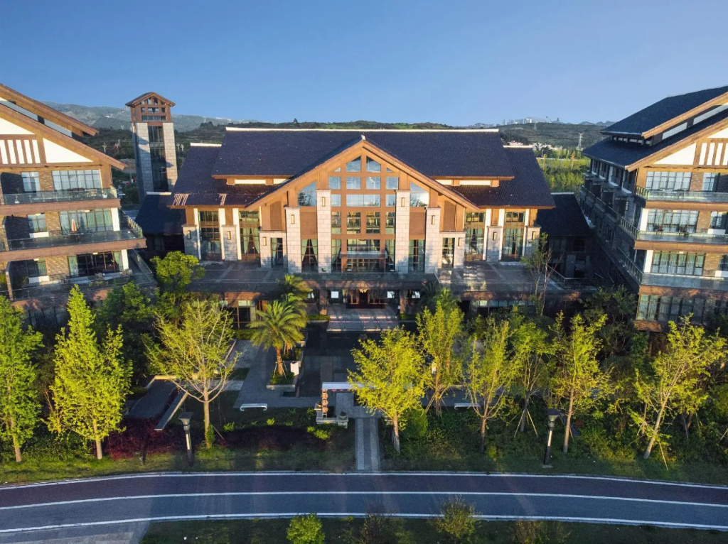 Lake International Hotel