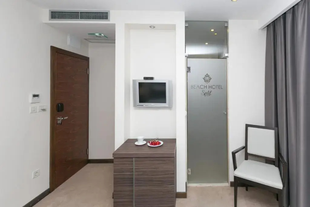 Standard Double room with park view (full double bed)