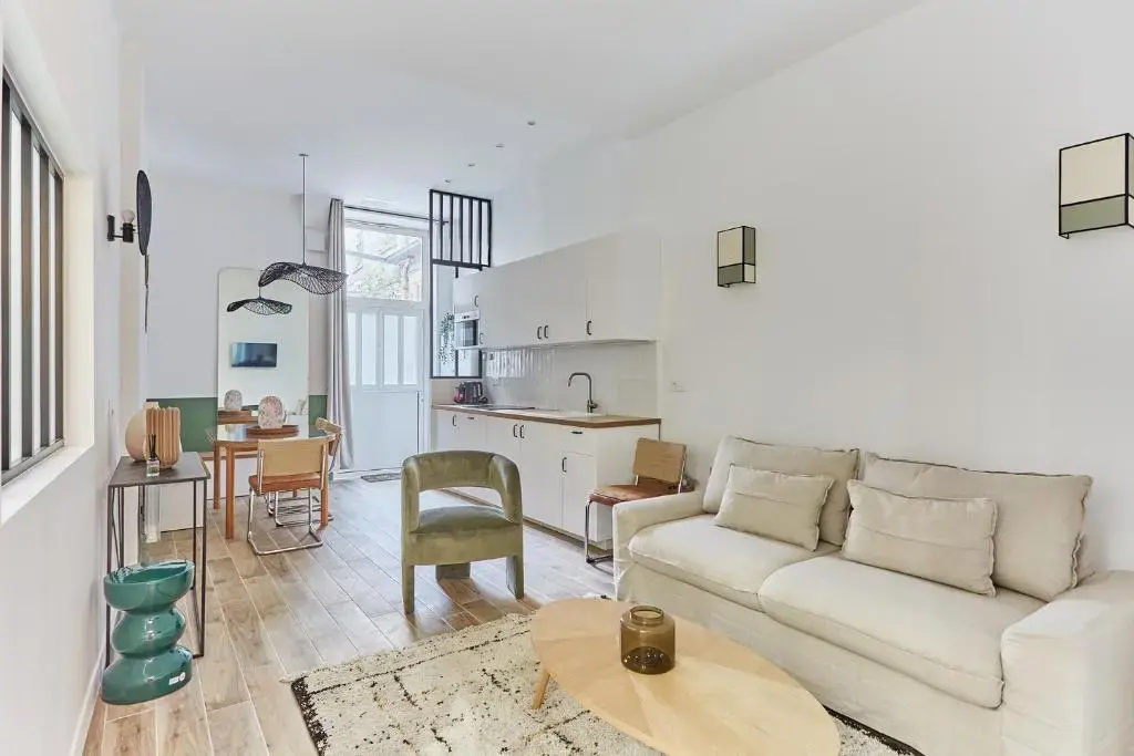 2 Bedrooms Apartment