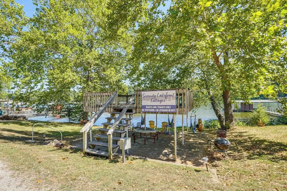 Steps to Water: Lake of the Ozarks Getaway