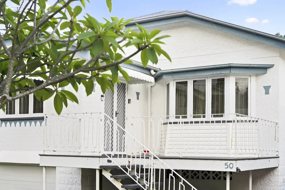 Spacious Family Home With Garden in Quiet Suburb