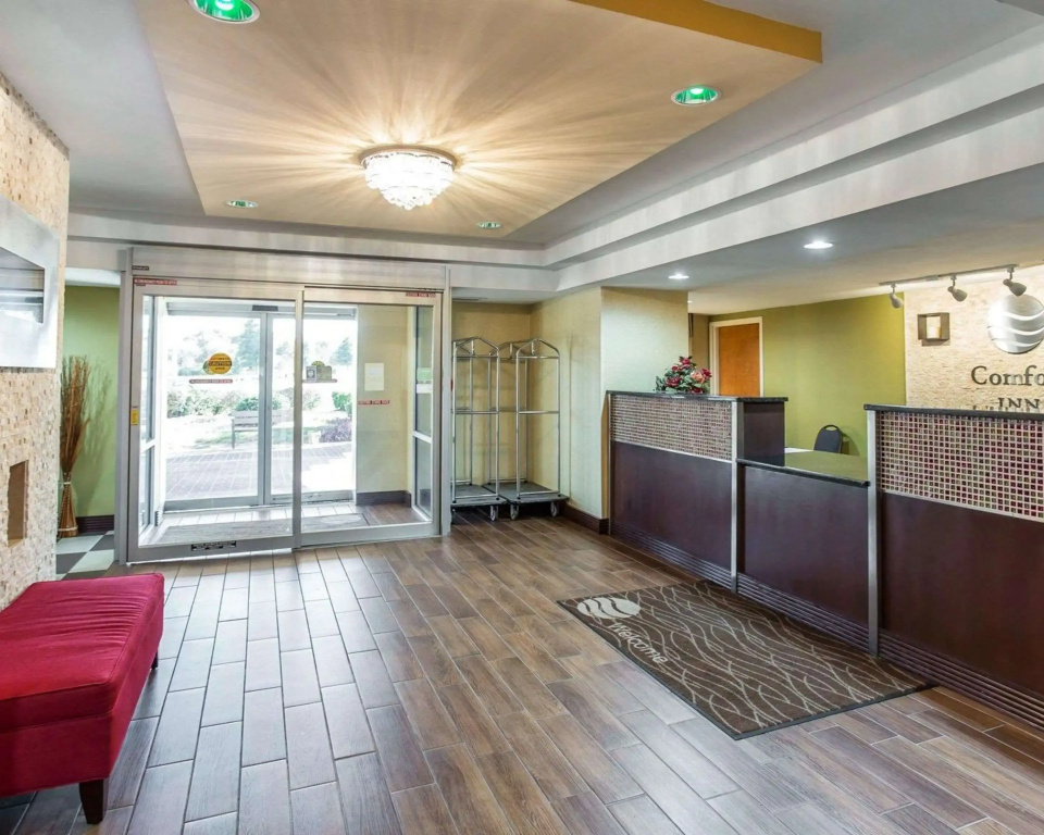 Lobby & Reception