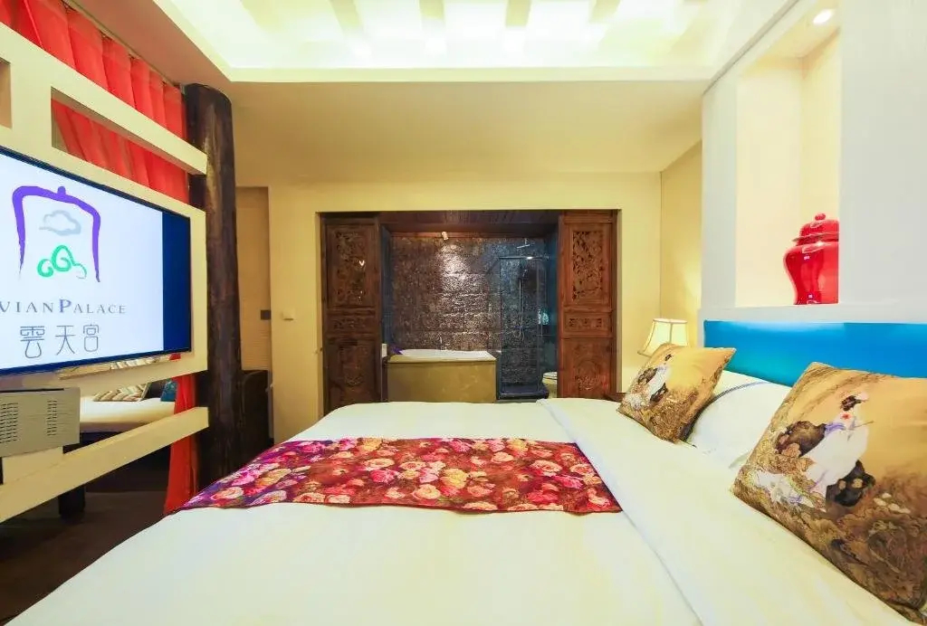 Lijiang Yuntian Palace Hotel - фото 2