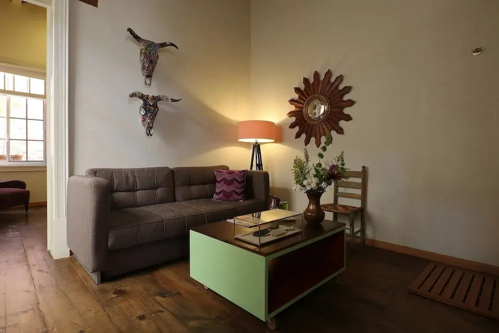 Suite with courtyard view