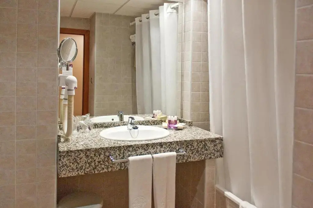 Standard Double room with sea view (full double bed)