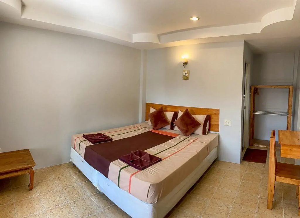 Superior Double room with garden view (full double bed)