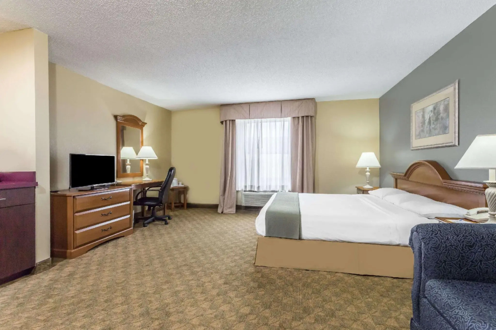 Double Suite (full double bed)