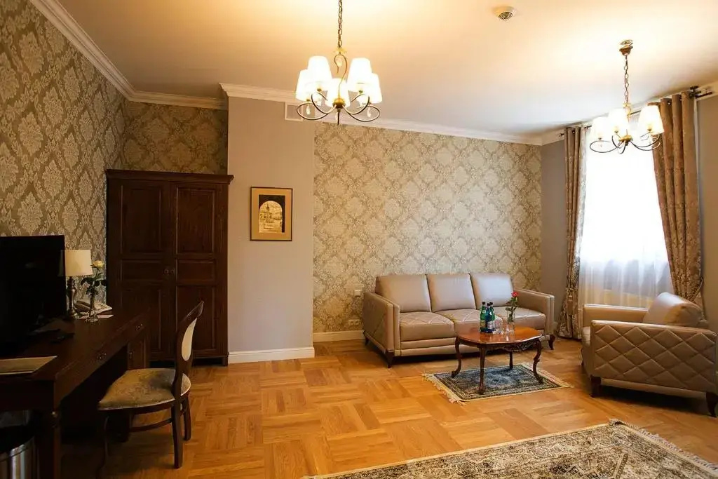 Deluxe Studio