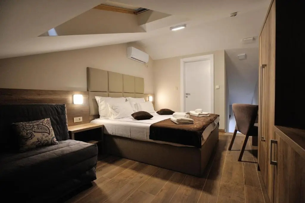 Economy room