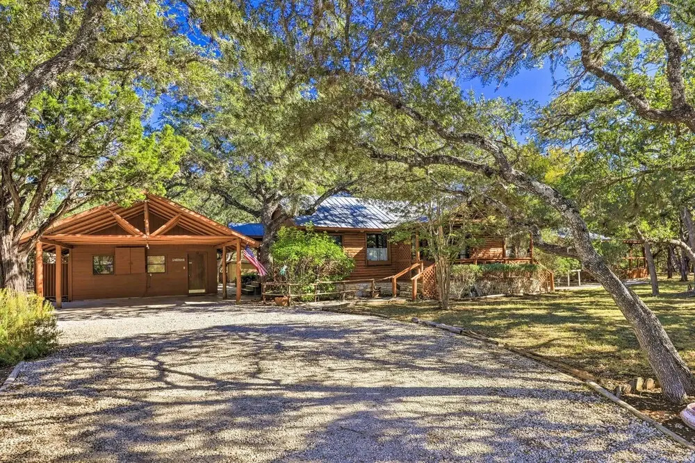 Rustic Canyon Lake Cabins w/ Hot Tub on ~ 3 Acres