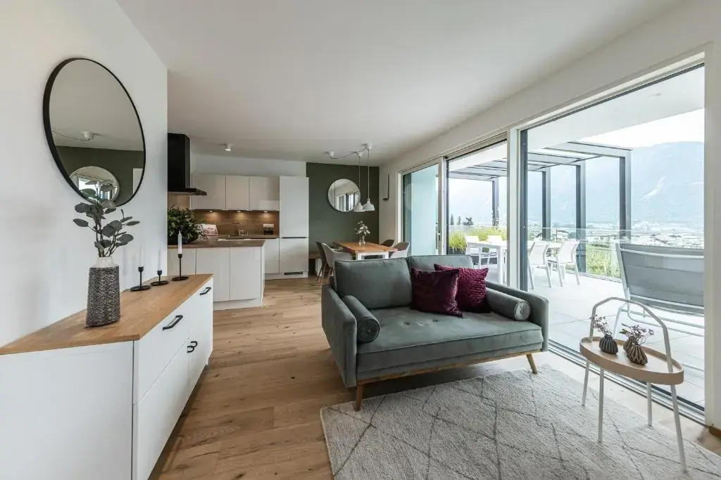 2 Bedrooms Apartment