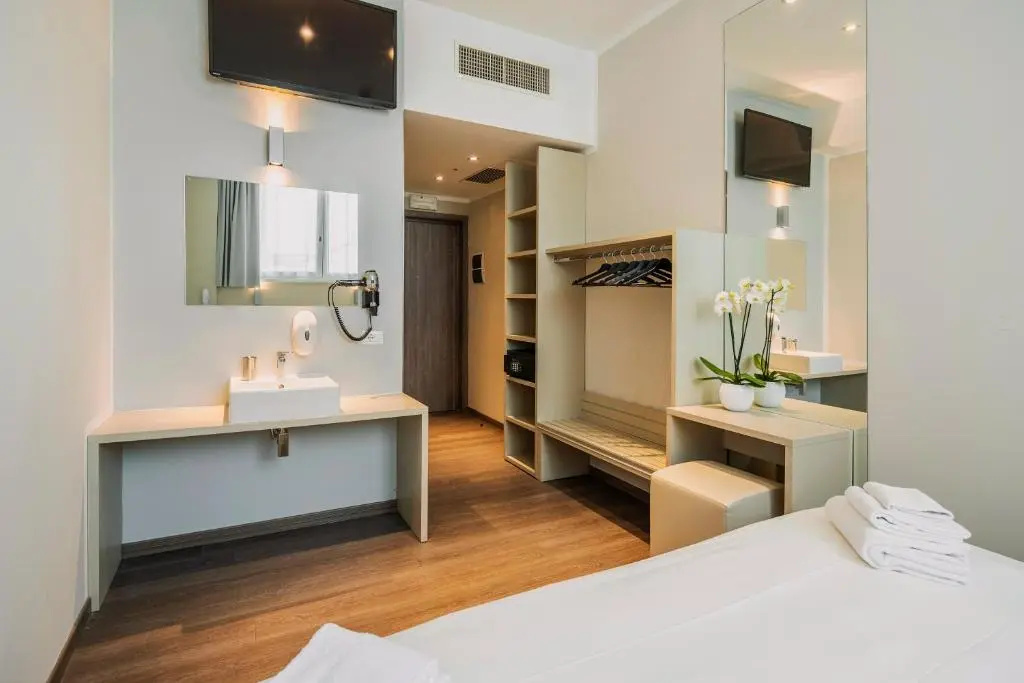 Standard Double room (full double bed)