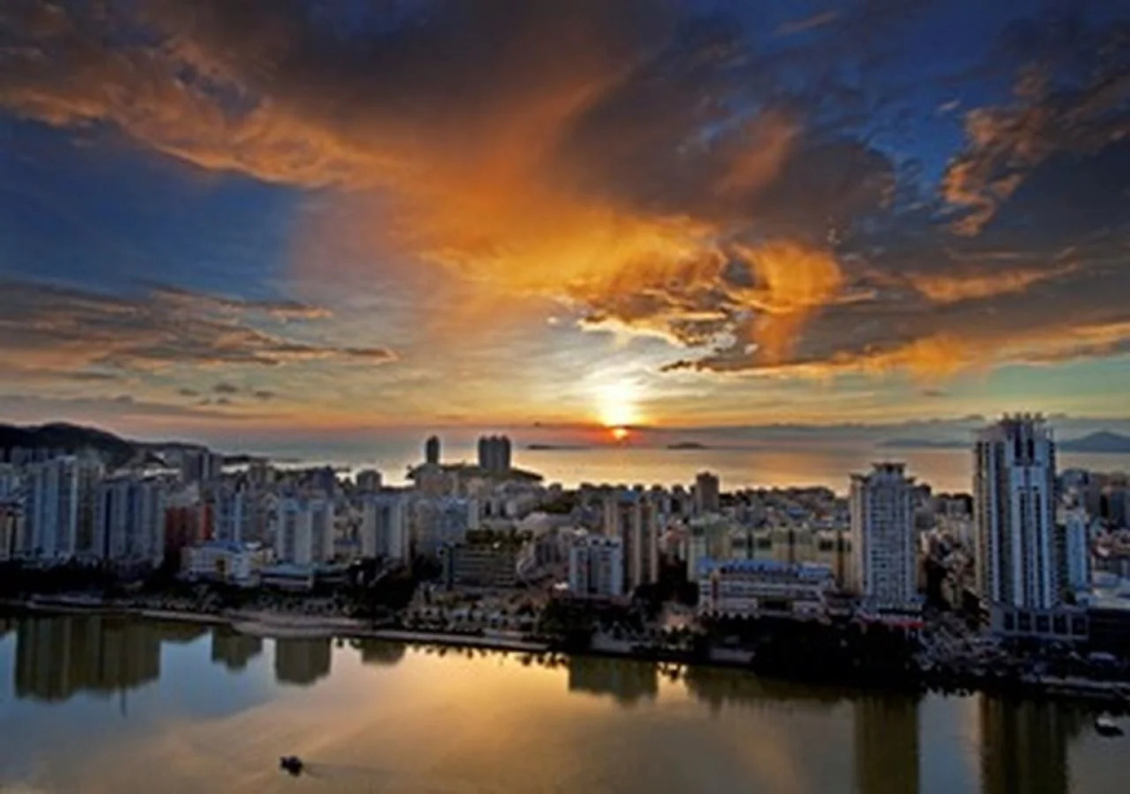 Beach & Waterfront