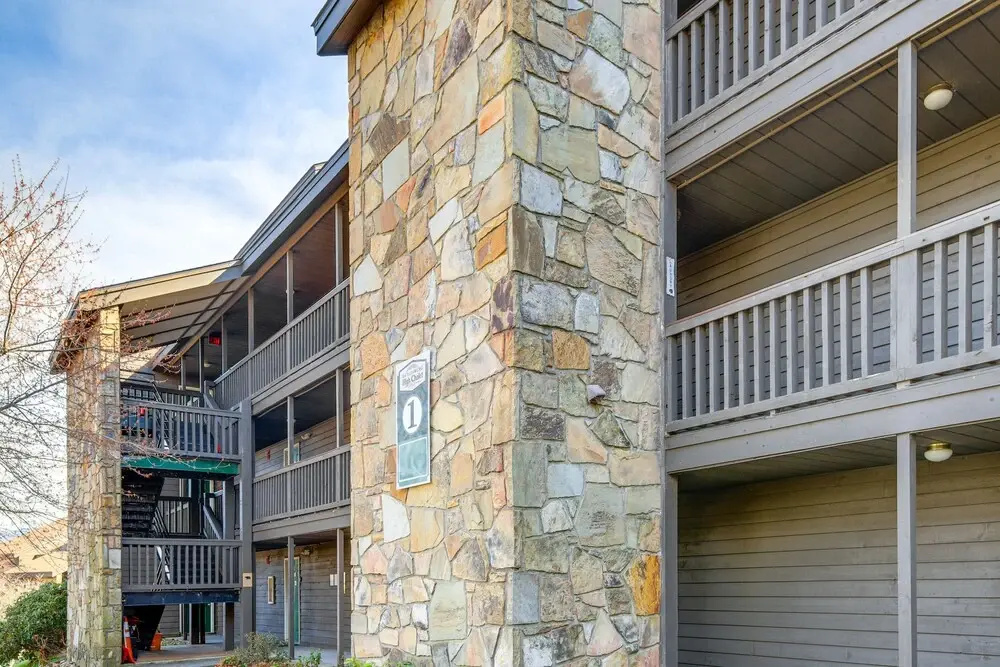 Gatlinburg Condo w/ Balcony: 4 Mi to Downtown!, Gatlinburg