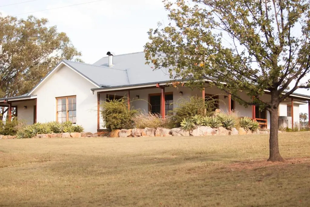 4 Bedrooms Cottage