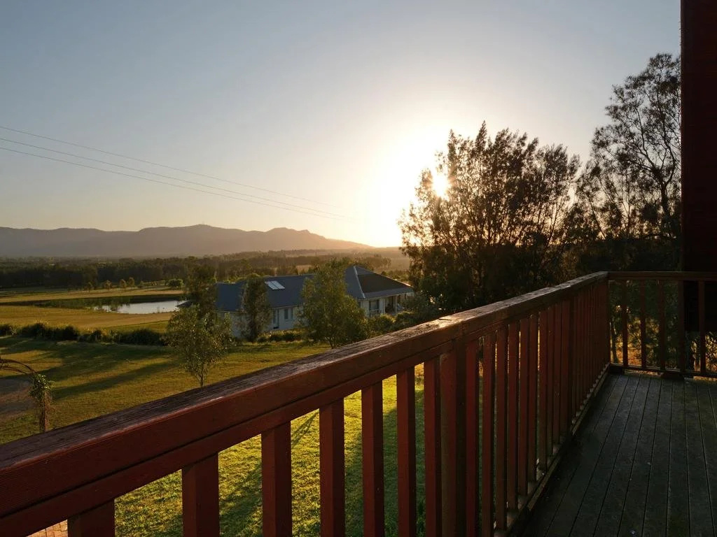 Silver Springs 6br Luxury Homestead with Wifi, Pool. Fireplace, Views, Olives and Space