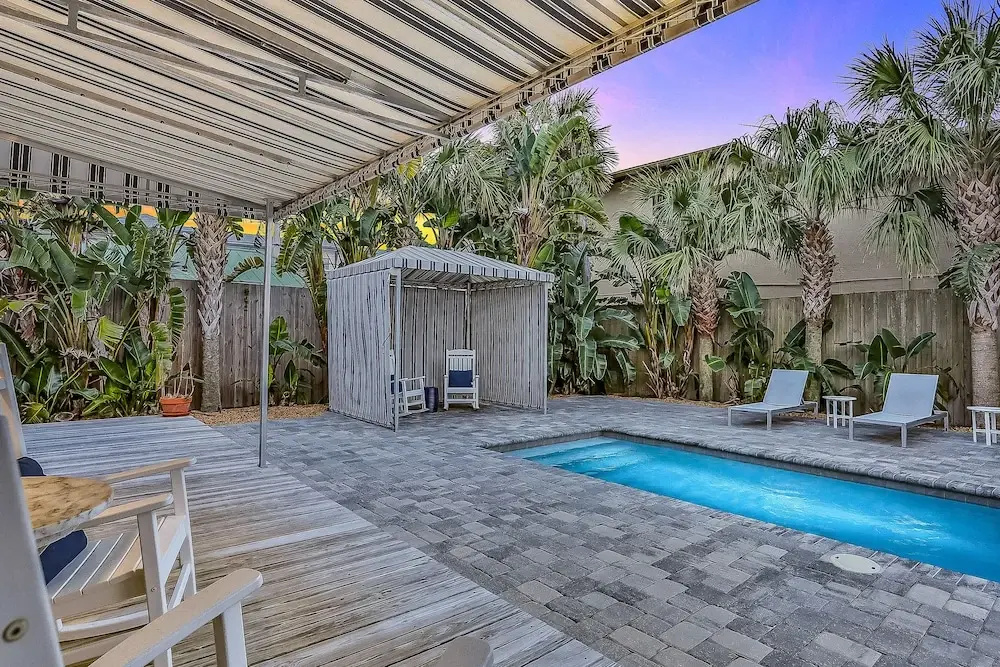 Bright 1940s Beach Cottage With Cabana Plus Private Pool