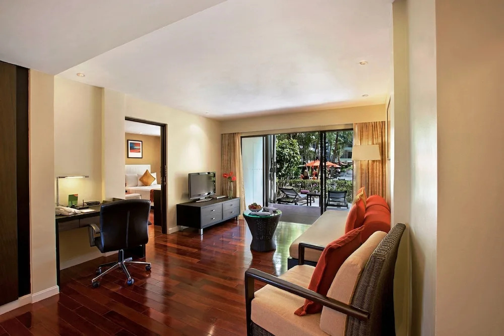 Люкс в Holiday Inn Resort Phuket Surin Beach, an IHG Hotel