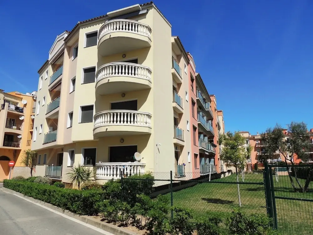 Coastal Getaway in Empuriabrava for 4