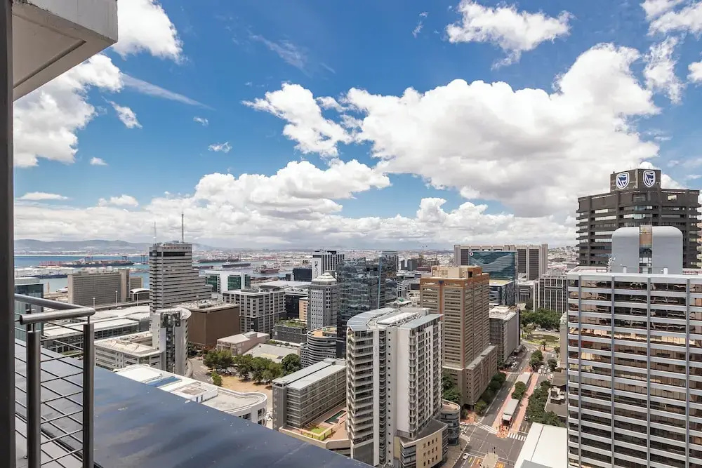 16 On Bree Superior Apartment