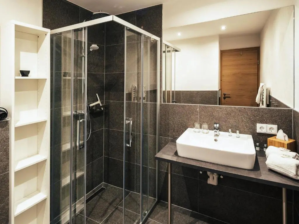 3 Bedrooms Apartment