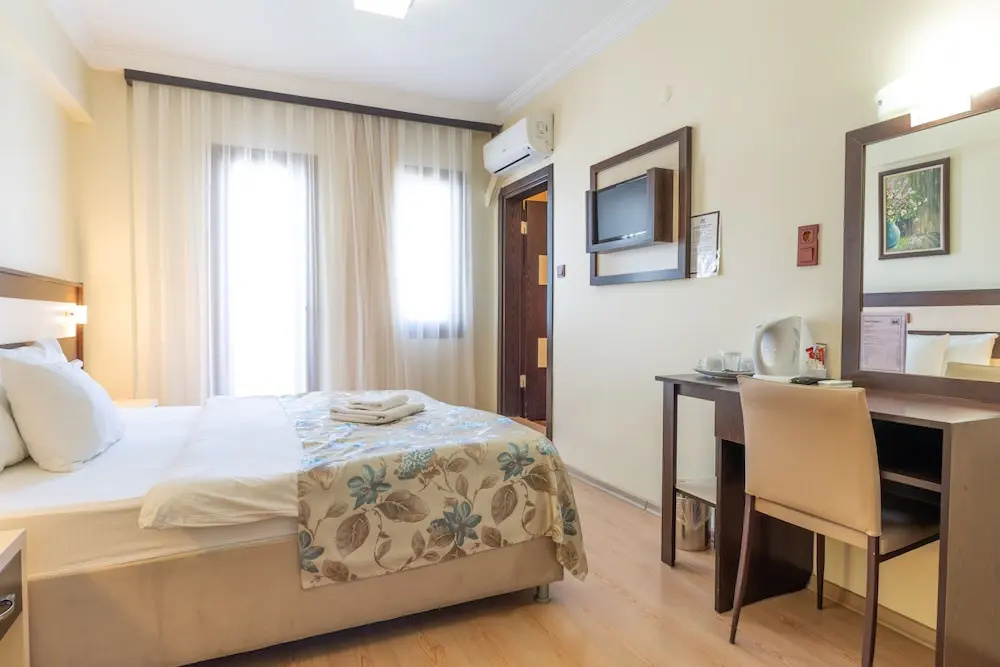 Standard Double room with city view (full double bed)