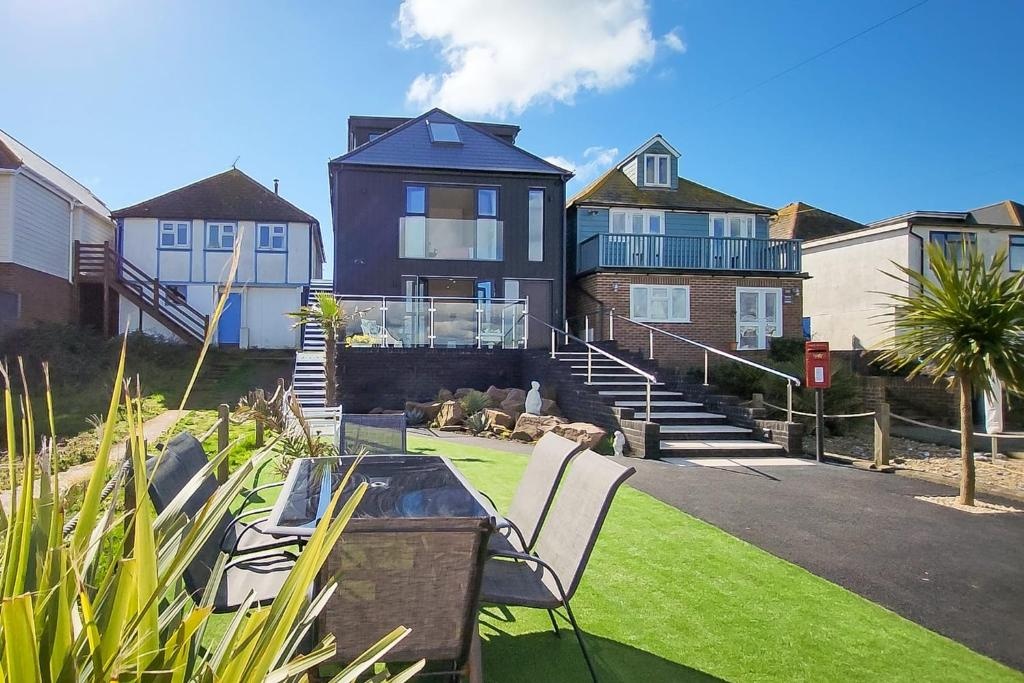 The Marlin Studio Aqua Blu Beach House