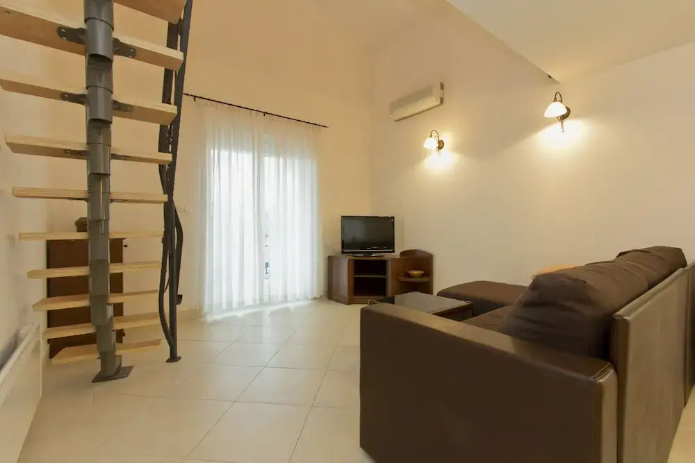 Luxury Three-bedroom Apartment With Amazing Overlook at the sea - фото 6