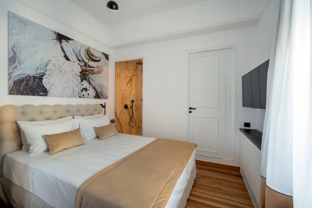 Superior Double room with balcony (full double bed)