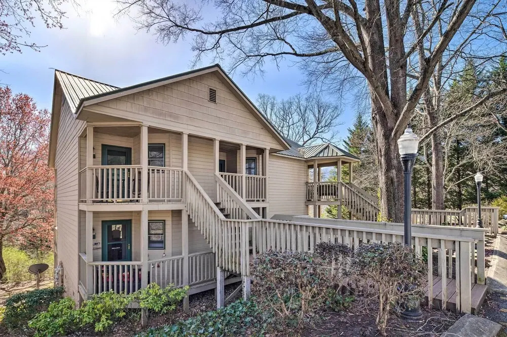 Balcony + Pool Access! Couples Escape in Lake Lure