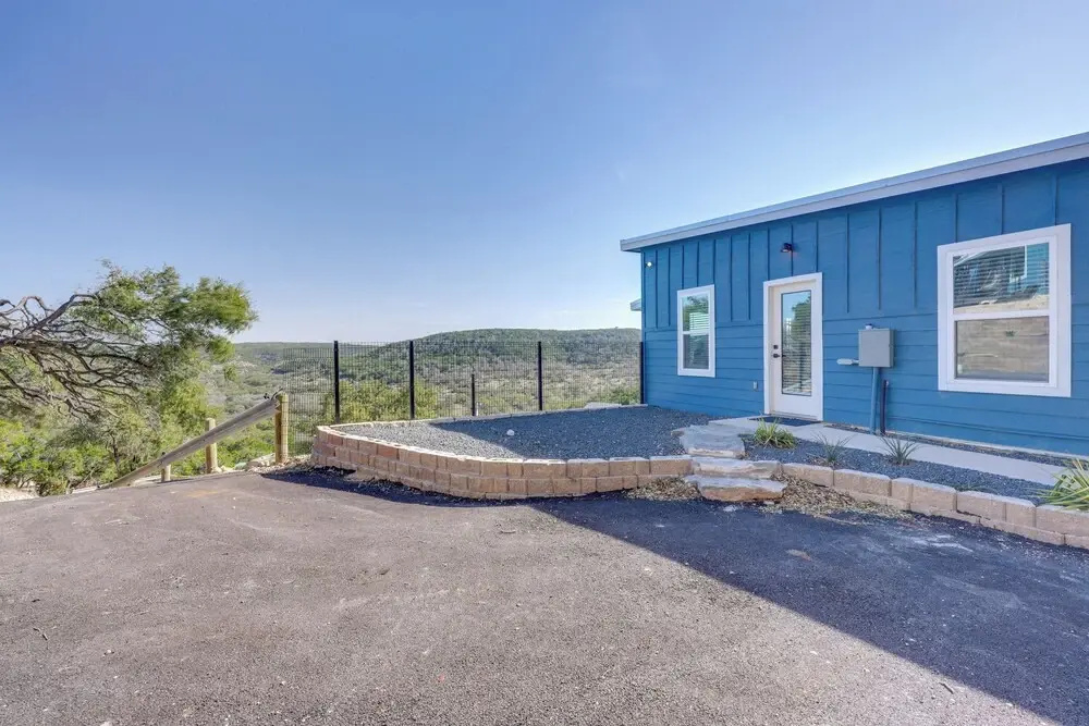 Hot Tub, Boat Ramp: Cabin Close to Canyon Lake