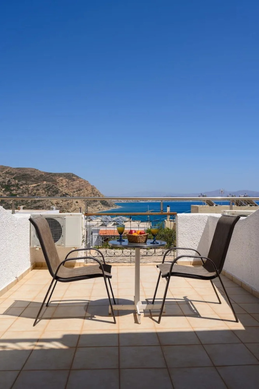 Standard Triple room with sea view