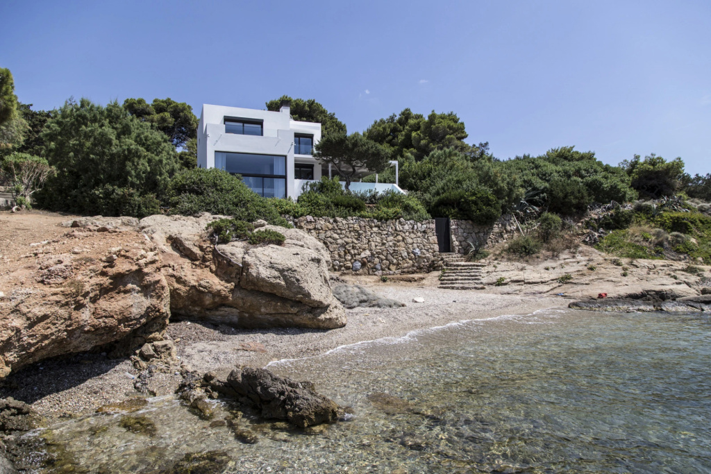 Beachfront Villa in Kavouri
