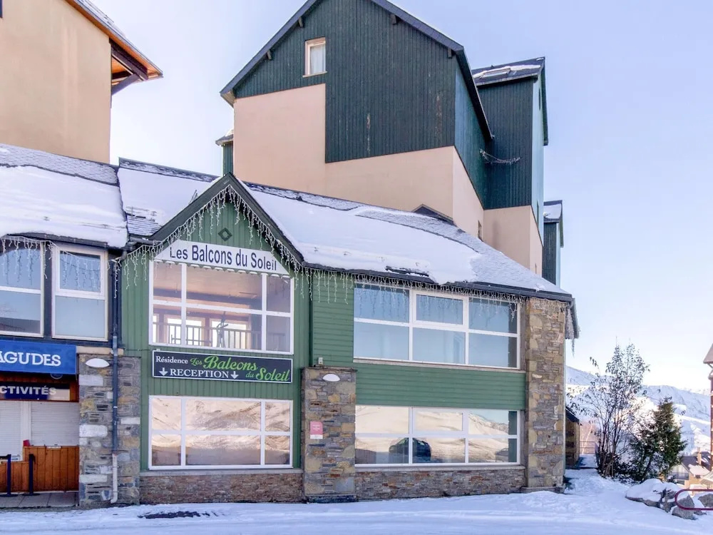 Central Auris-en-oisans Stay for 4
