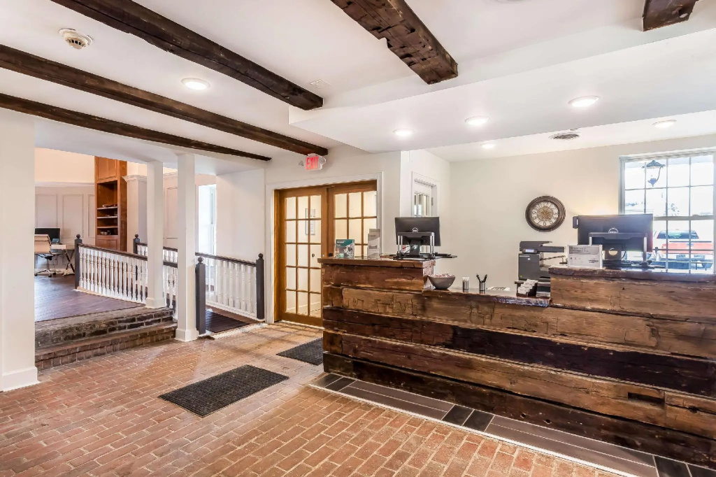 Lobby & Reception
