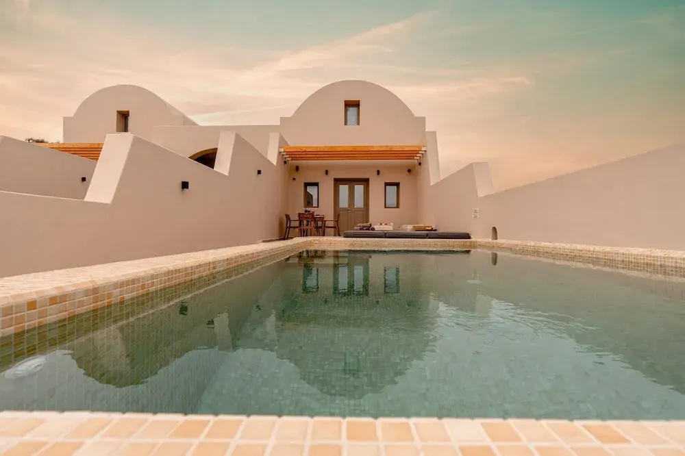 Santorini - Villa - Sleeps 5 - Pool - Parking