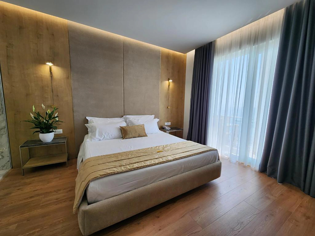 Hotel Gold — 4
