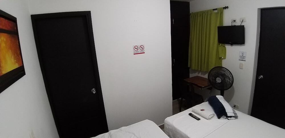 Двухместный номер Economy 2 отдельные кровати в Laureles Home