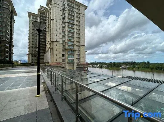 Riverine sapphire apartment