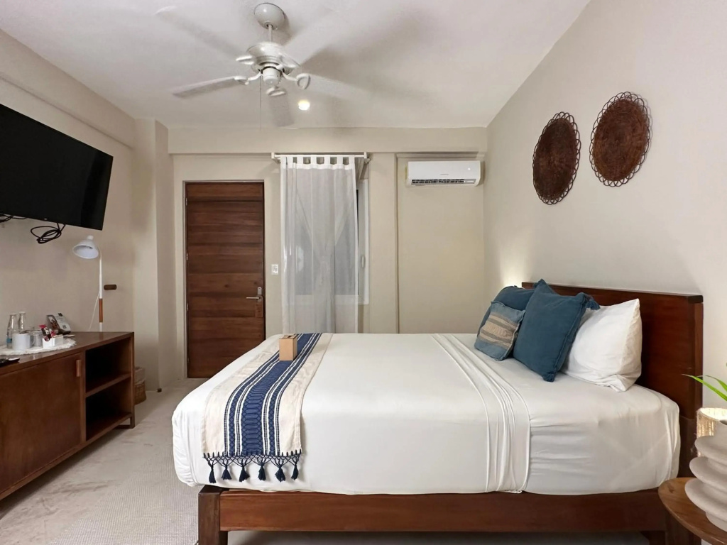 Noah Beach Hotel & Suites
