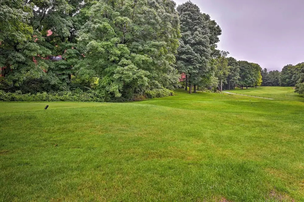 Vernon Condo w/ Deck, Near Appalachian Trail!