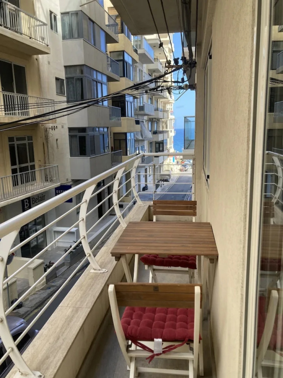 Side SeaView 3Bedrooms Apartment Sliema