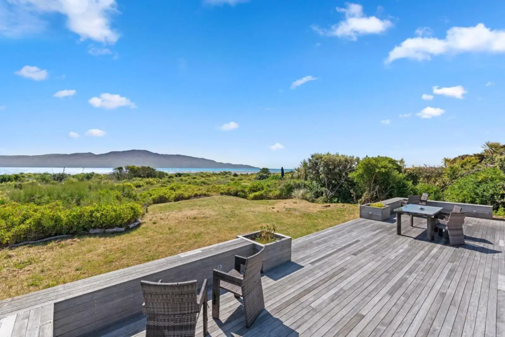 Island View Beach House - Paraparaumu Beach Holiday Home