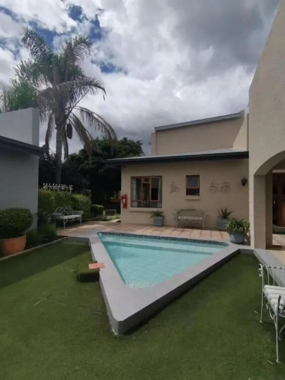 Rene's Guest House