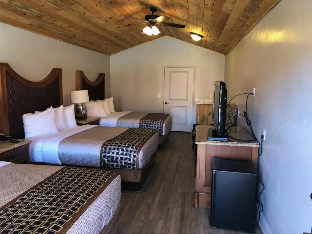 Standard Triple room
