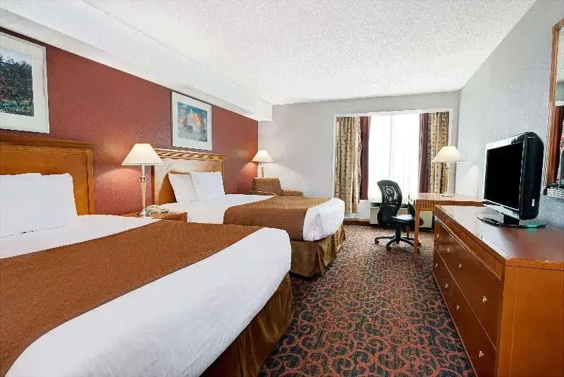Ramada by Wyndham Niagara Falls/Fallsview - Chambres
