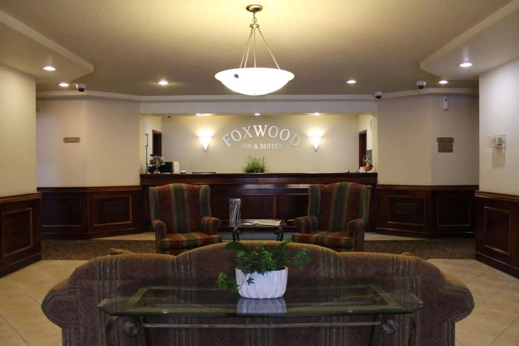 Foxwood Inn & Suites - фото 2